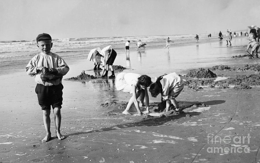 Children Playing On The Beach Photograph by Bettmann