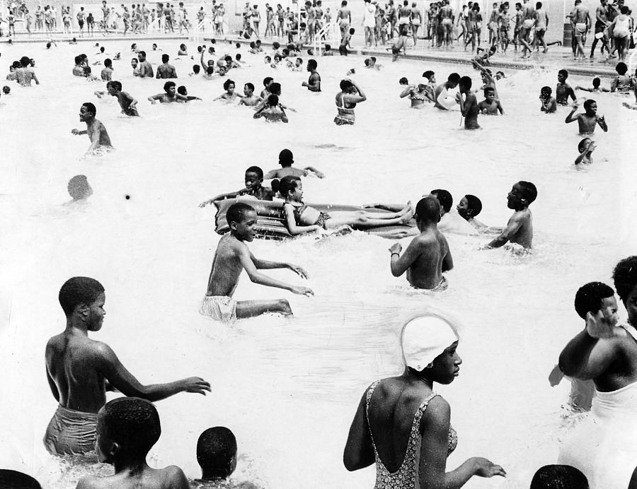 Children Swimming Photograph by Afro Newspaper/gado