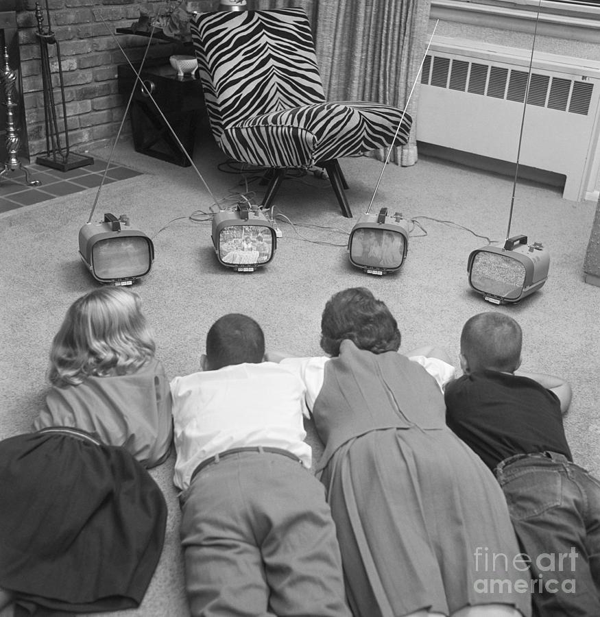 Children Watching Televsion Photograph by Bettmann