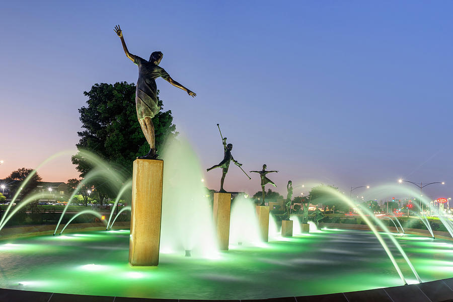 Kansas City Photograph - Childrens Fountain at Dawn - Kansas City Missouri by Gregory Ballos