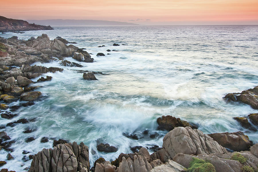 Chilean Pacific Coast Near Vina Del Mar Photograph by Enzo Figueres