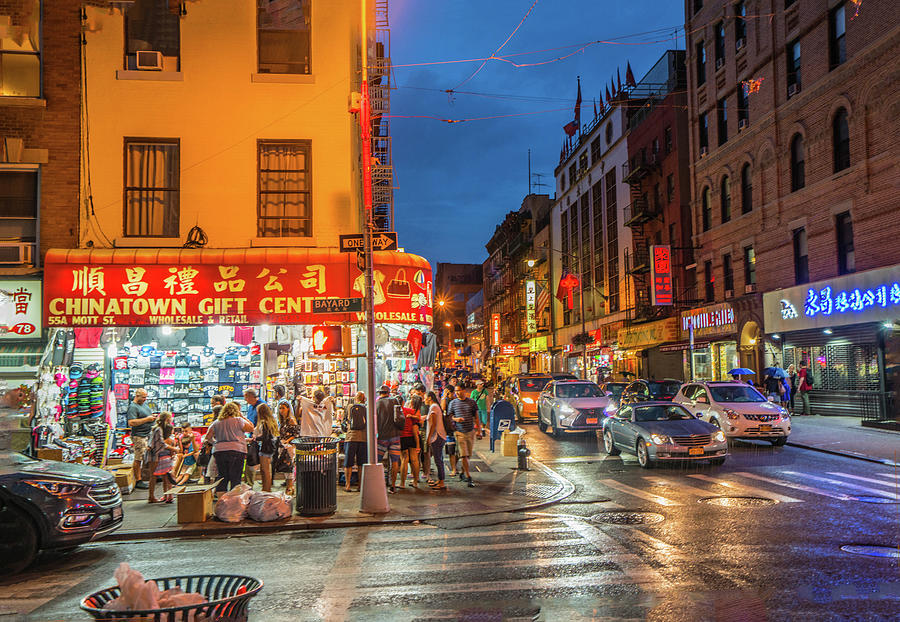 CHINAR SHADE : A RAINY DAY IN MANHATTAN , NEW YORK