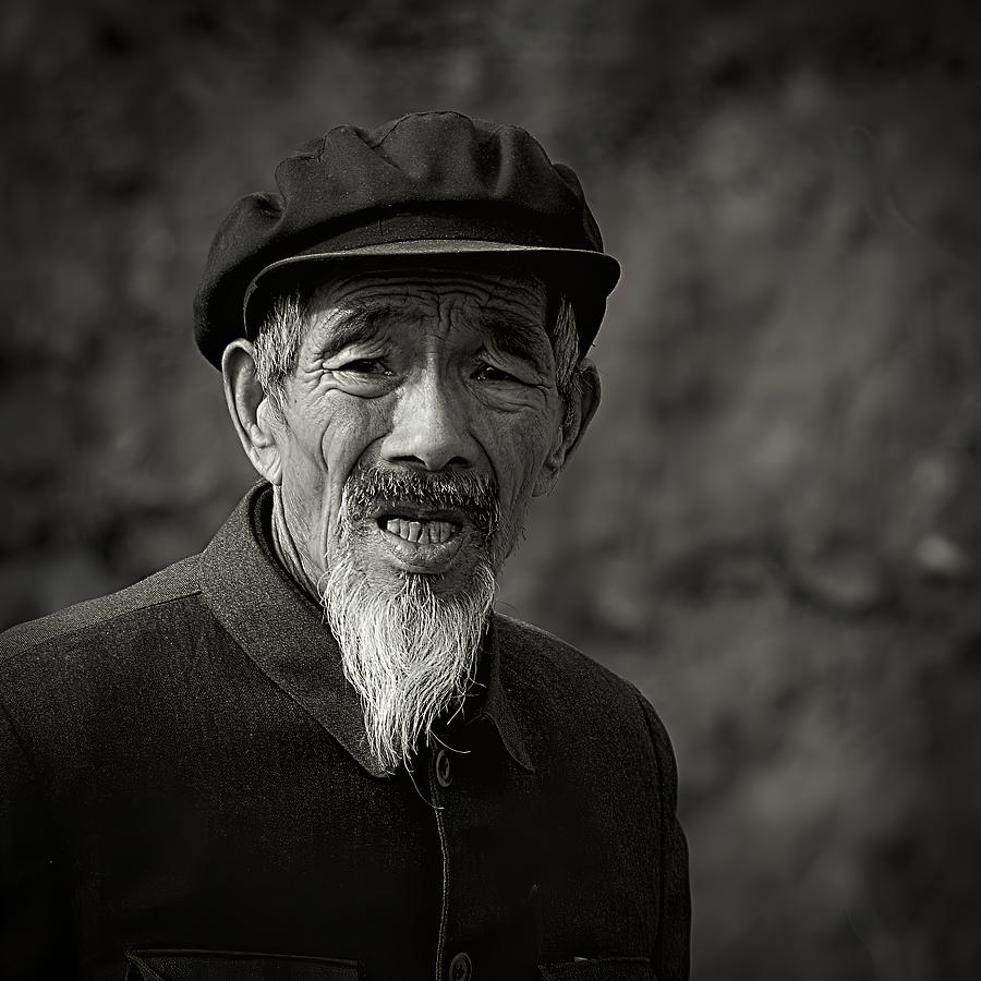 Chinese Old Man Photograph by Itzik Rabinovitz | Pixels