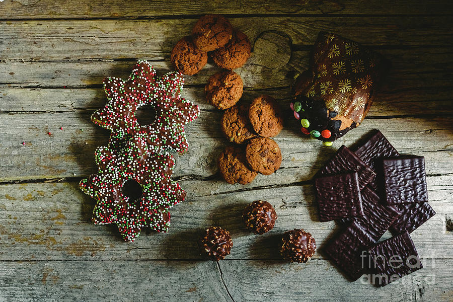 Chocolate cookies, gingerbread cookies and dark chocolate with mint for christmas cream, holiday concept. Photograph by Joaquin Corbalan