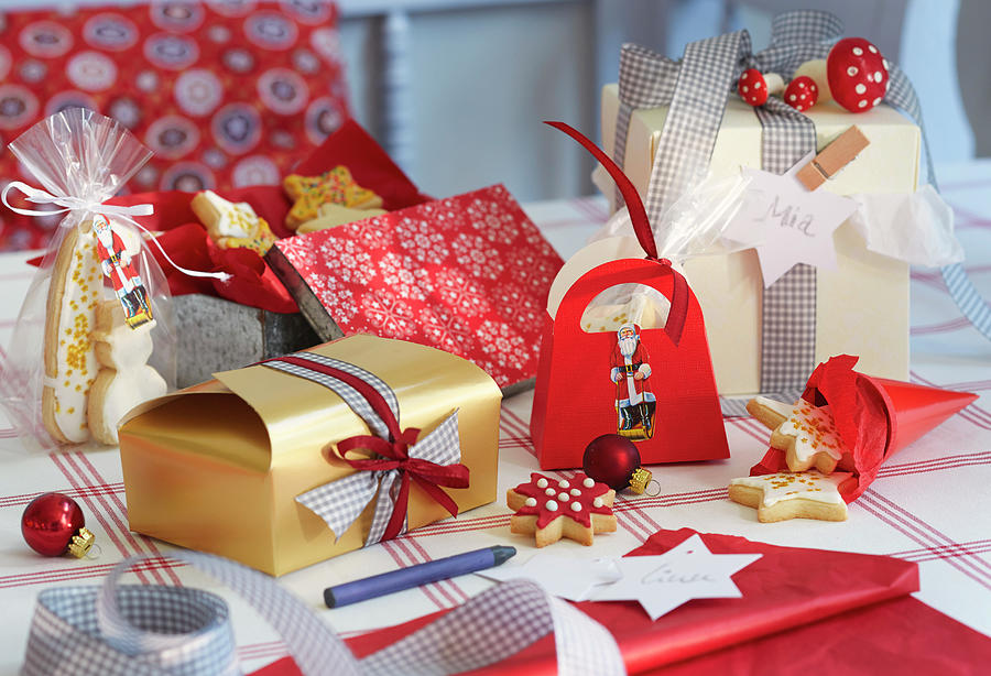 Christmas Biscuits Decoratively Gift-wrapped Photograph by Sven Mainzer
