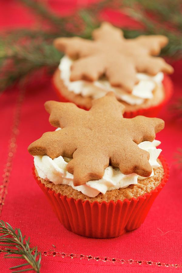 Christmas Cupcakes With Gingerbread Snowflakes Photograph by Ewa Rejmer