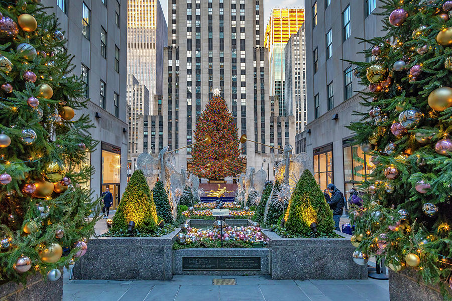 Christmas, Rockefeller Center, Nyc Digital Art by Lumiere