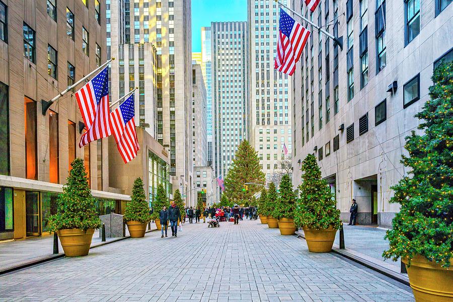 Christmas Tree, Rockefeller Center, Nyc Digital Art by Lumiere