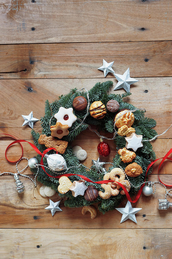 Christmas Wreath With Christmas Cookies Photograph by Ira Leoni