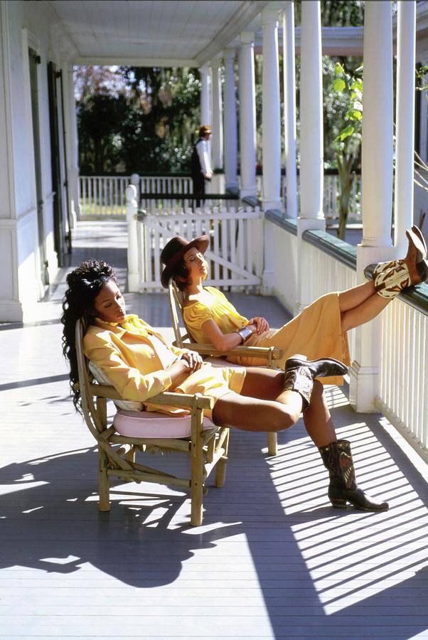 Christy Turlington And Naomi Campbell Sitting Photograph by Arthur Elgort