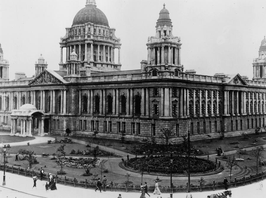 City Hall Photograph by Hulton Archive