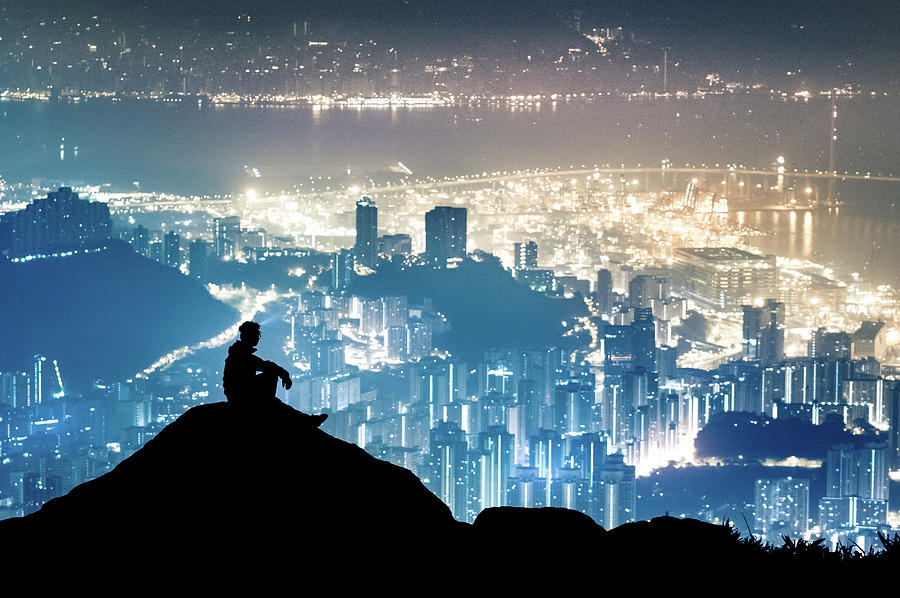 Hong Kong Photograph - City Watcher by Tse Hon Ning