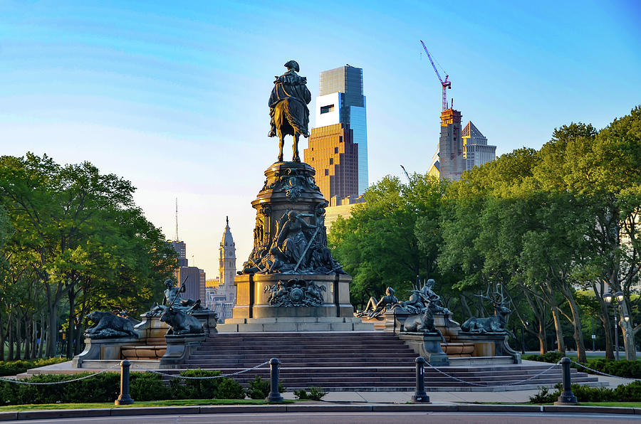 Cityscape on Benjamin Franklin Parkway Photograph by Bill Cannon