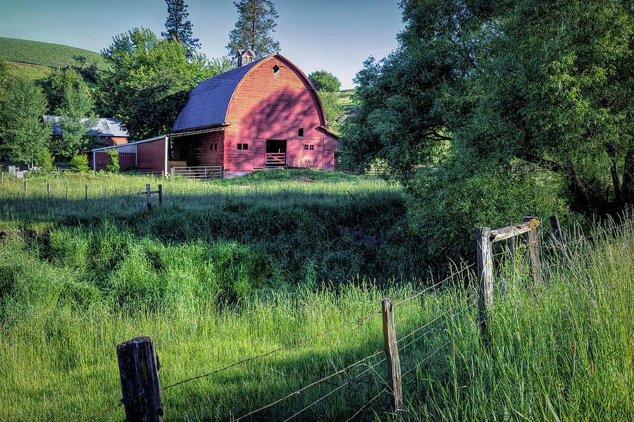 Classic Barn in Palouse Photograph by Jack Bell
