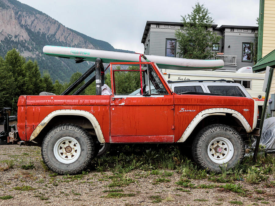 Ford Bronco Coral T-Shirt – Bronco by Ford Beach Scene