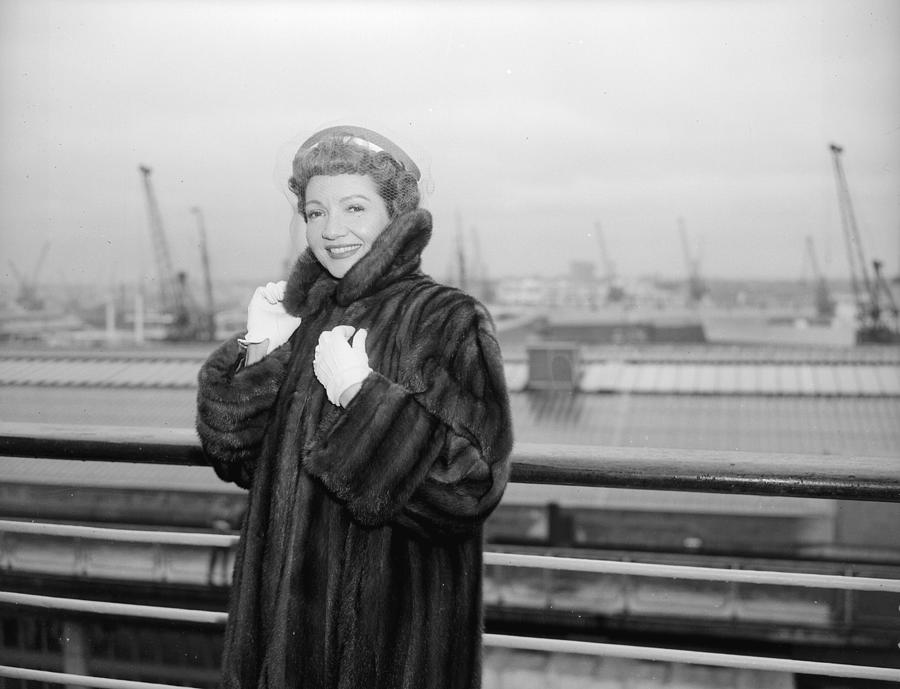 Claudette Colbert Photograph by Evening Standard
