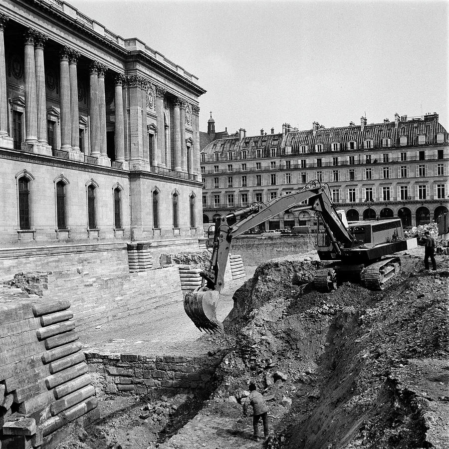 Clearing Of Ditches Of The Louvre 1965 Photograph by Keystone-france