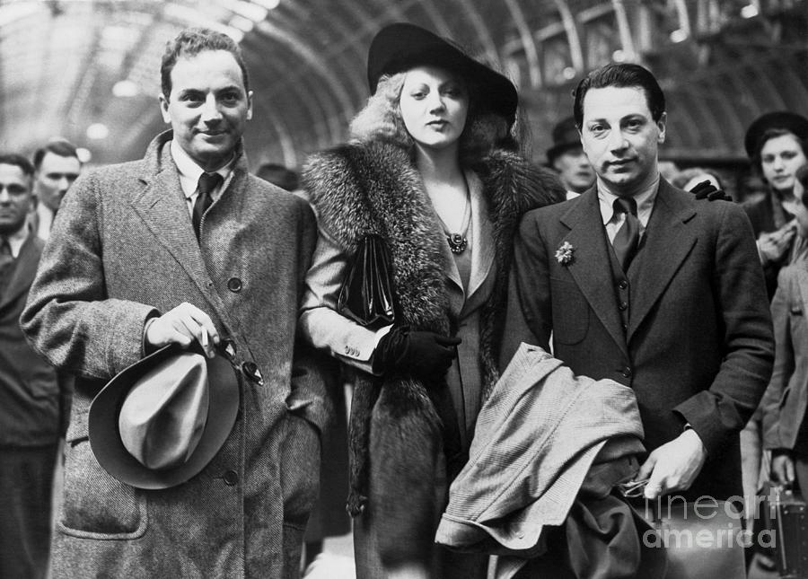 Clifford Odets With Luther And Stella Photograph by Bettmann