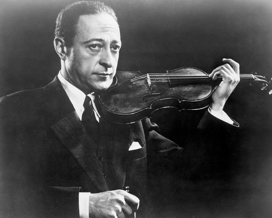 Close-up Of Jascha Heifetz Playing Violin Photograph by Globe Photos ...