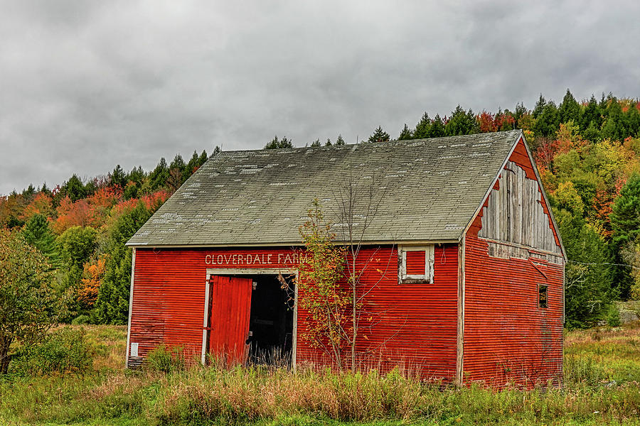 Cloverdale Farm building Waterbury VT Fall Foliage Photograph by Toby McGuire