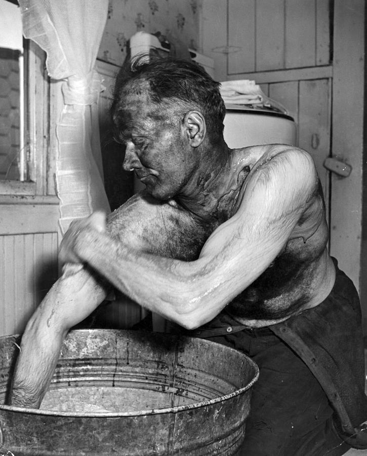 Washing Photograph - Coal Miner by Alfred Eisenstaedt