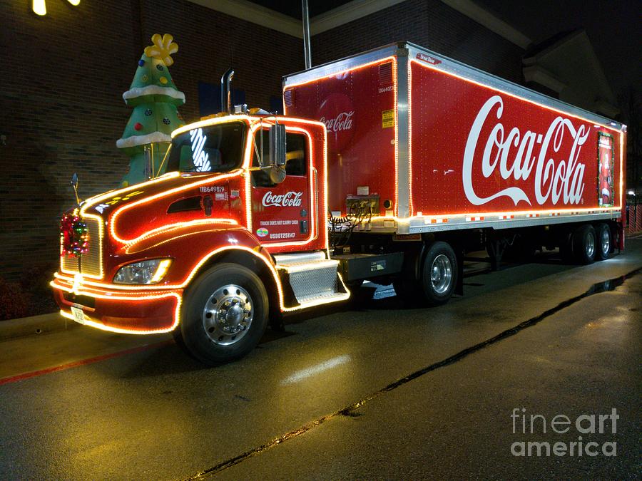 Coca-Cola Christmas 18 Wheeler  Photograph by Donna Brown