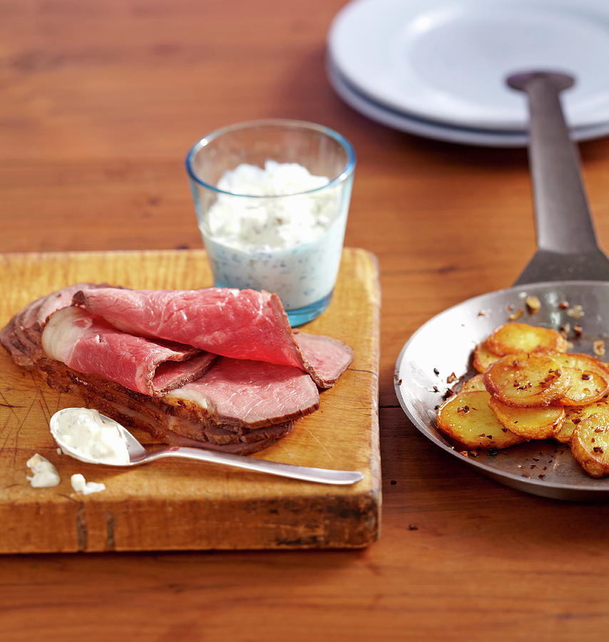 Cold Roast Beef With Fried Potatoes And Tartare Sauce Photograph by Teubner Foodfoto