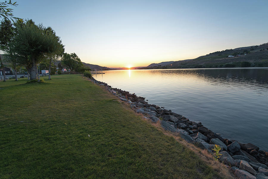 Columbia River Sunrise in Pateros Photograph by Tom Cochran