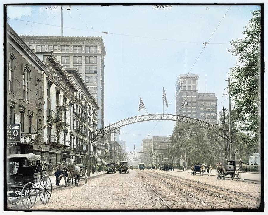 Columbus, Ohio, High St. North From State 1910 Colorized-image-comparison Painting