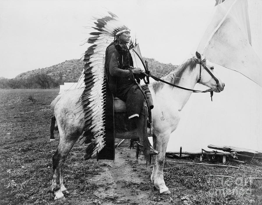 Comanche Chief Quanna Parker On Horse Photograph by Bettmann