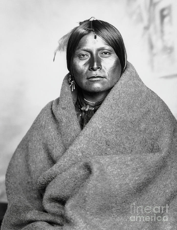 Comanche Man Wearing A Blanket Shawl Photograph by Bettmann