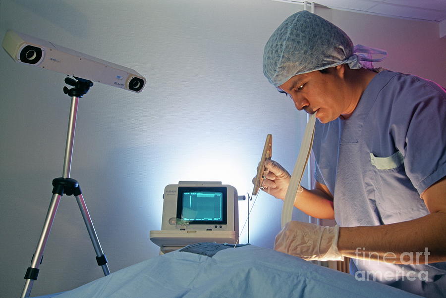 Computer Aided Surgery Photograph by Philippe Psaila/science Photo Library