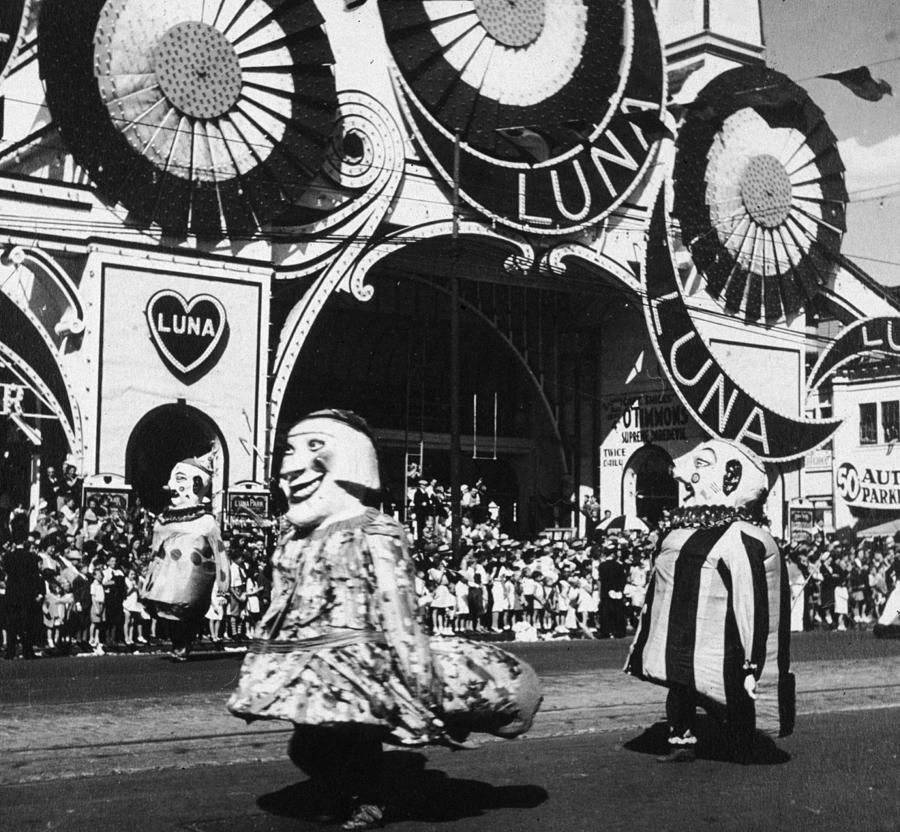 Coney Island Parade Photograph by Hulton Archive