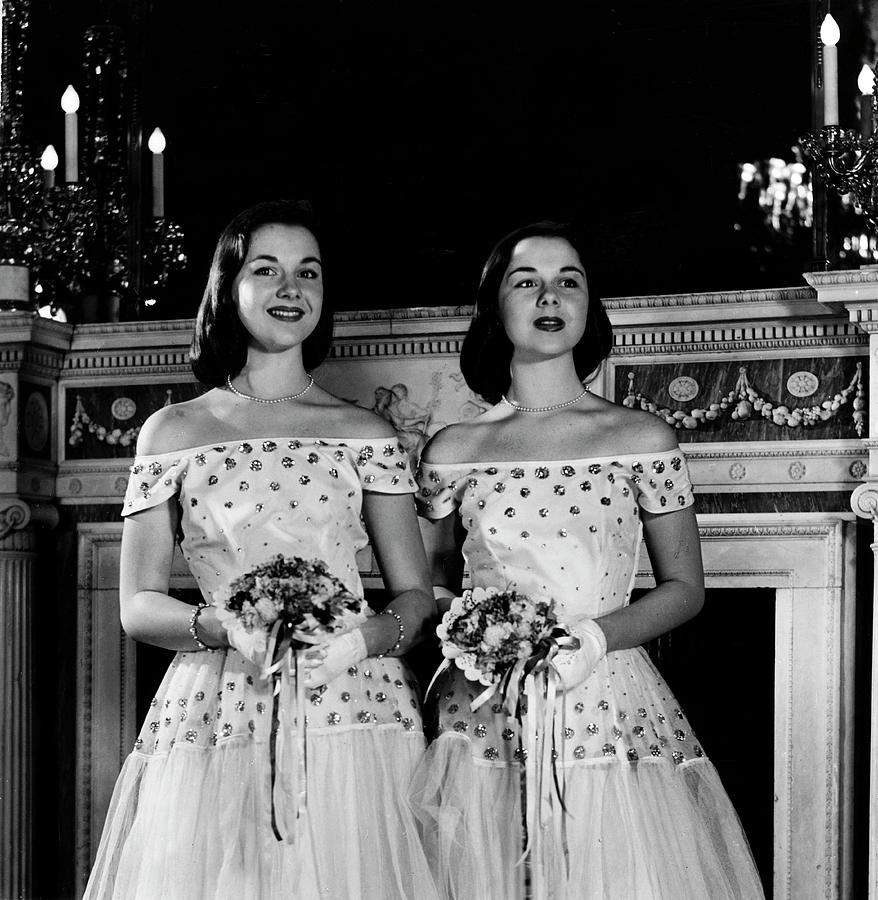 Consuelo And Gloria OConnor Photograph by Alfred Eisenstaedt
