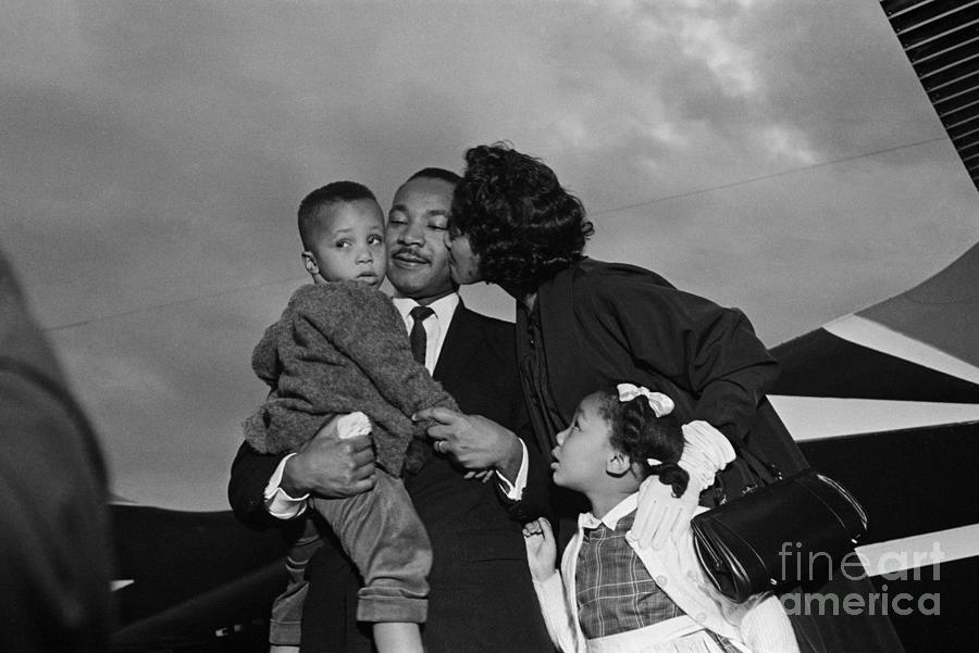 Coretta Scott King And Children Photograph by Bettmann