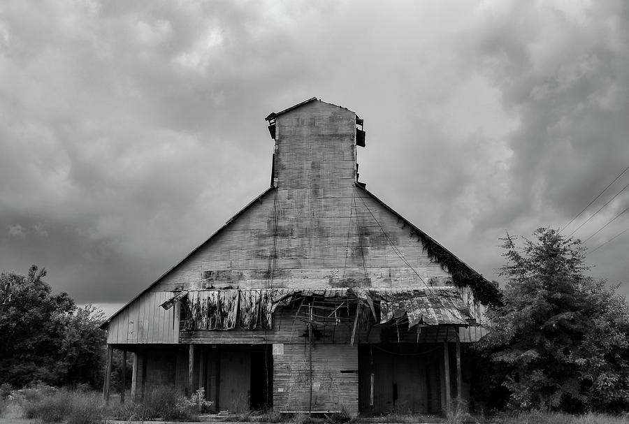 Cottondale Barn Photograph by Robert Wilder Jr
