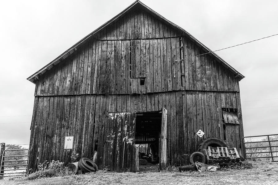 Country Barn in Kentucky  Photograph by John McGraw