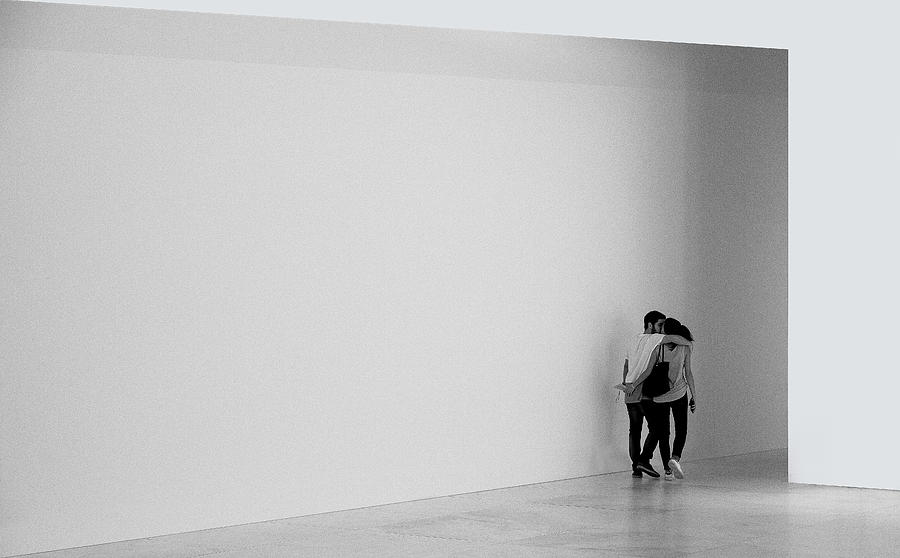 Couple At Nuseum Photograph by Inge Schuster