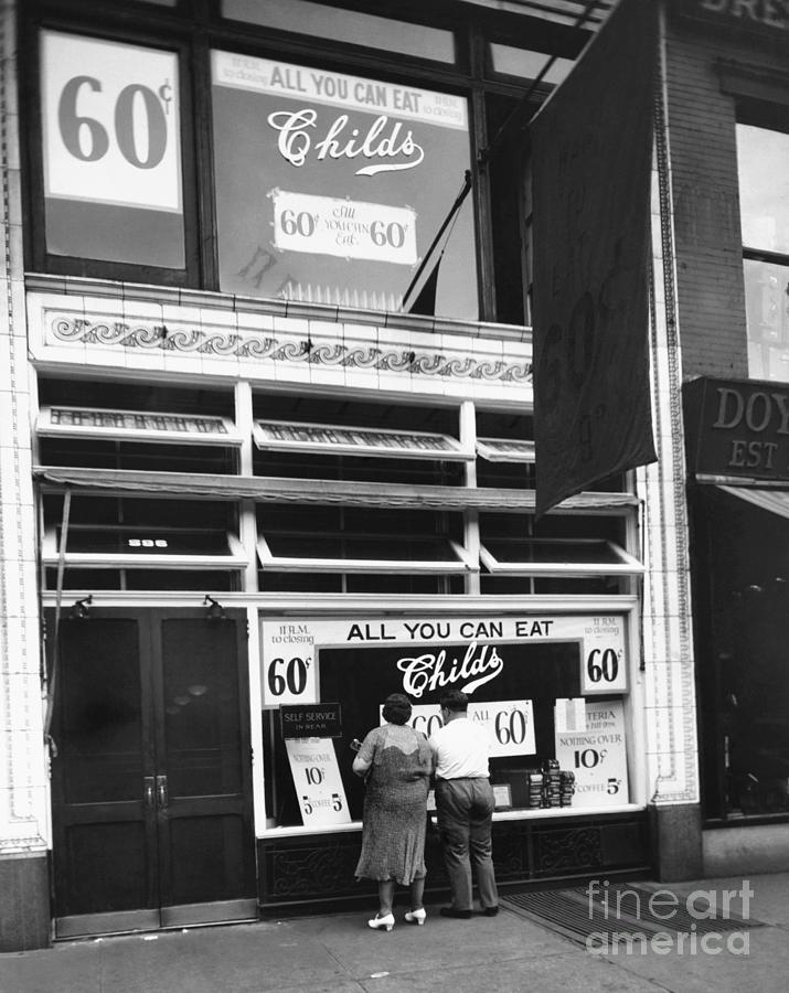 Couple Looking Into Childs Restaurant Photograph by Bettmann