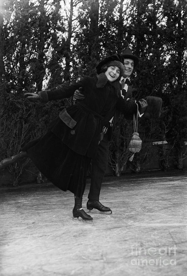 Couple Smile As They Figure Skate Photograph by Bettmann