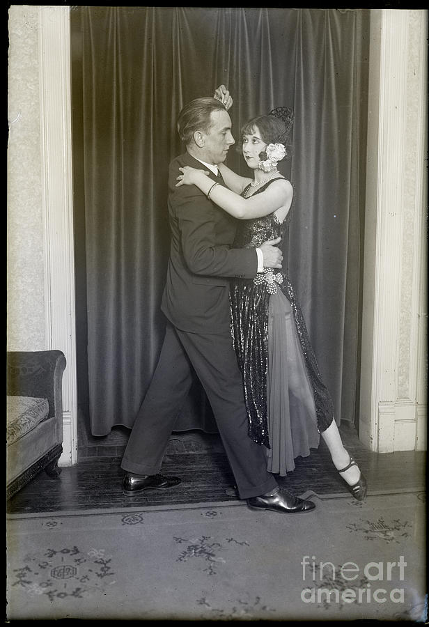 Couple Tango Dancing Photograph by Bettmann