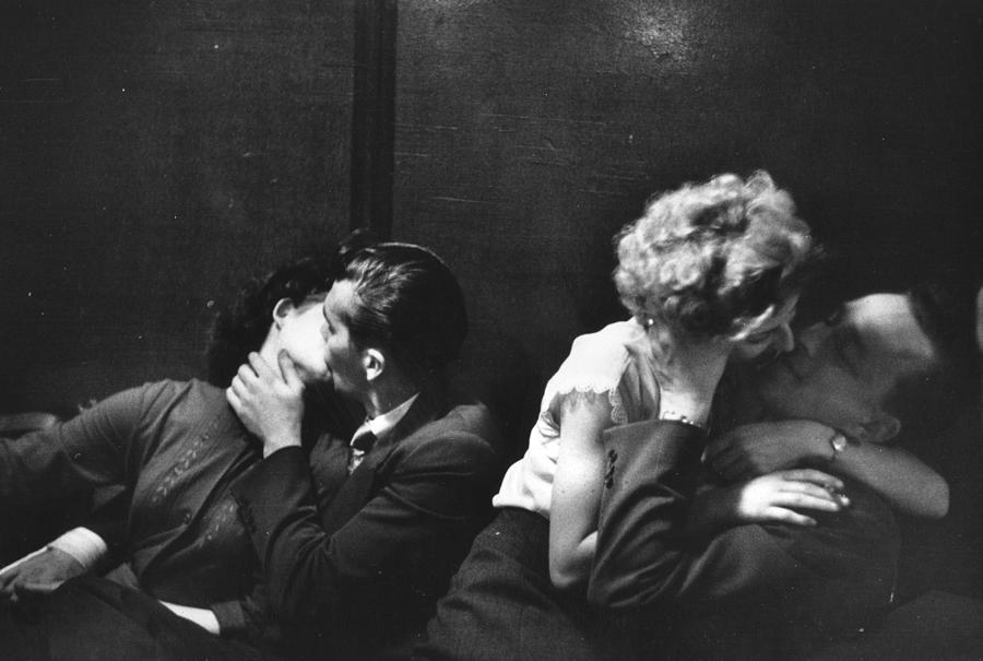 Couples Kissing Photograph by Bert Hardy
