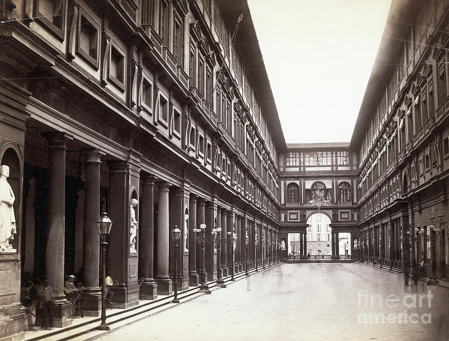 Courtyard Of Palazzo Uffizi Photograph by Bettmann