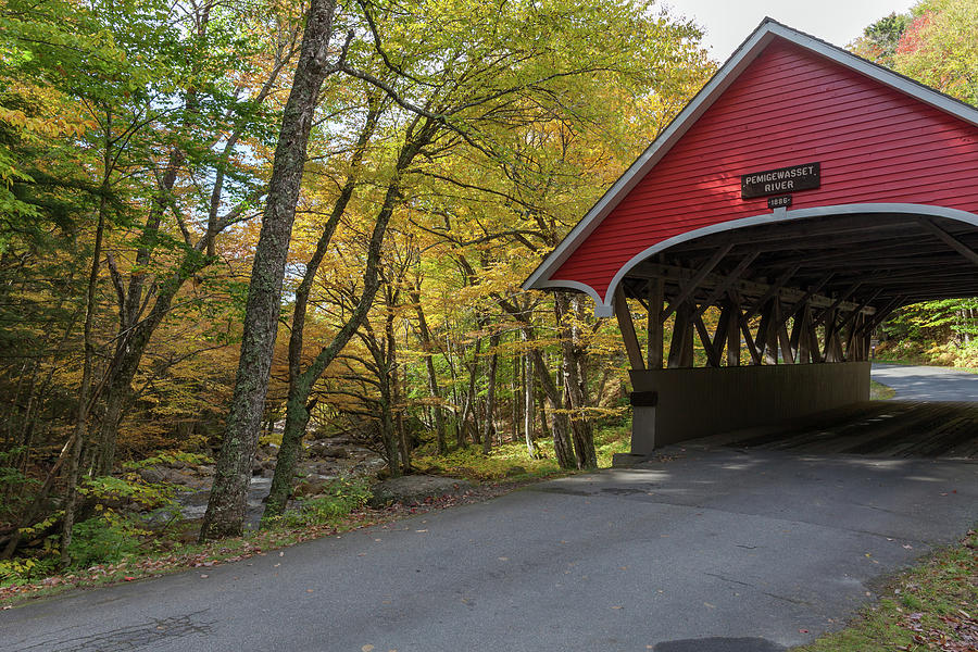Covered Bridge in Autumn Splendor Photograph by Cliff Wassmann