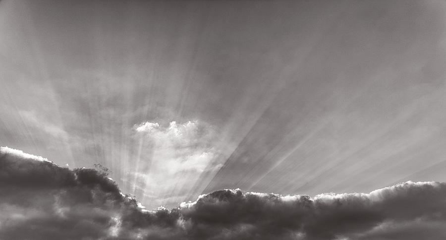 Krishnan Photograph - Crepuscular rays at sunrise by Krishnan Srinivasan