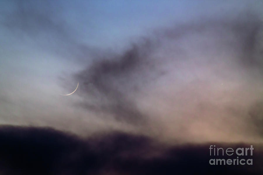 Crescent Moon And Mercury Photograph by Amirreza Kamkar / Science Photo Library