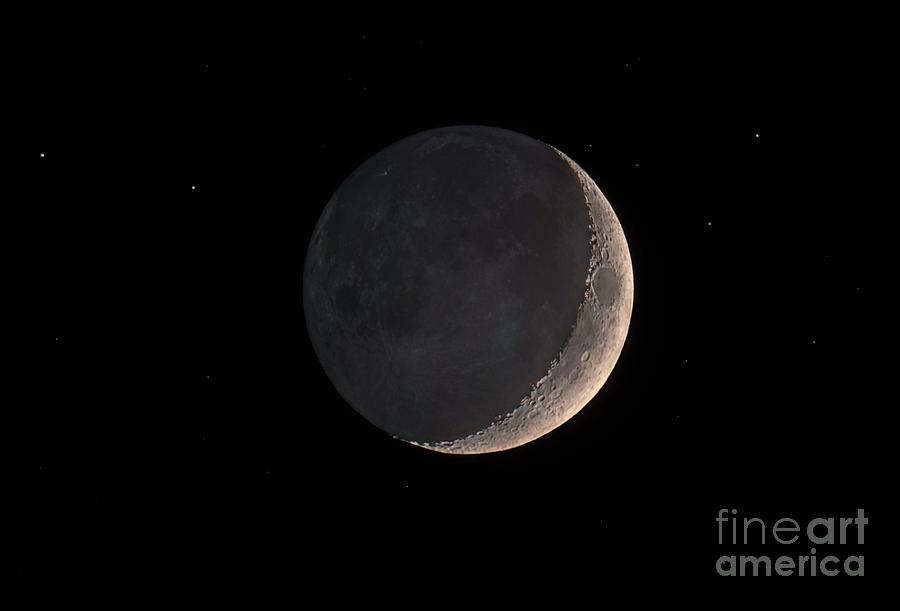 Crescent Moon With Earthshine Photograph by Juan Carlos Casado (starryearth.com) / Science Photo Library