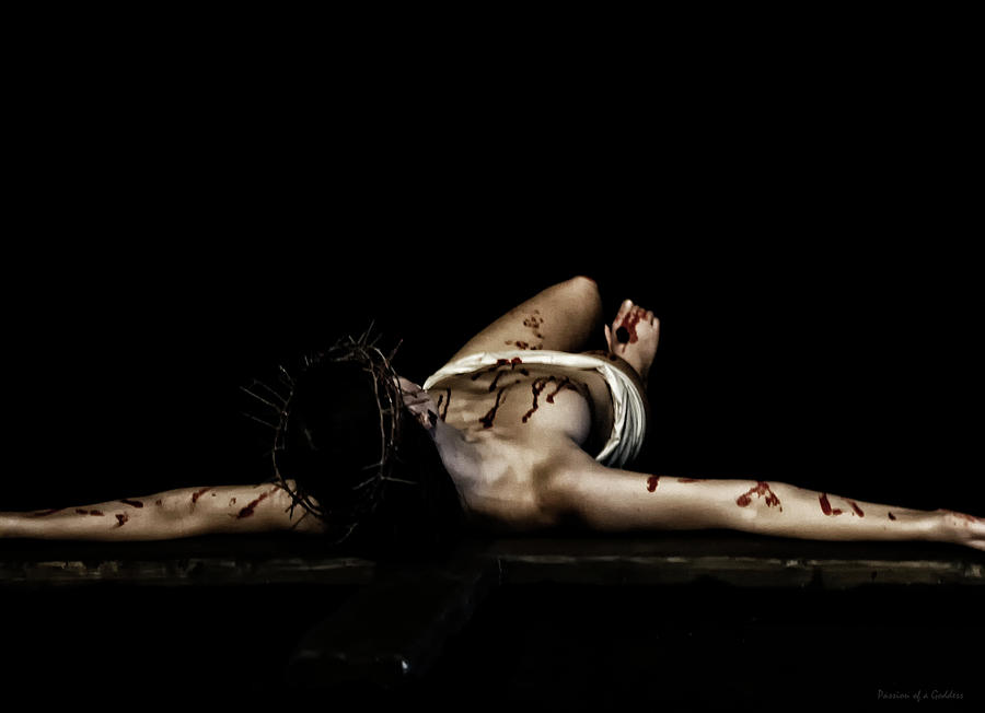 Jesus Christ Photograph - Crista crucifijo oscuro by Ramon Martinez