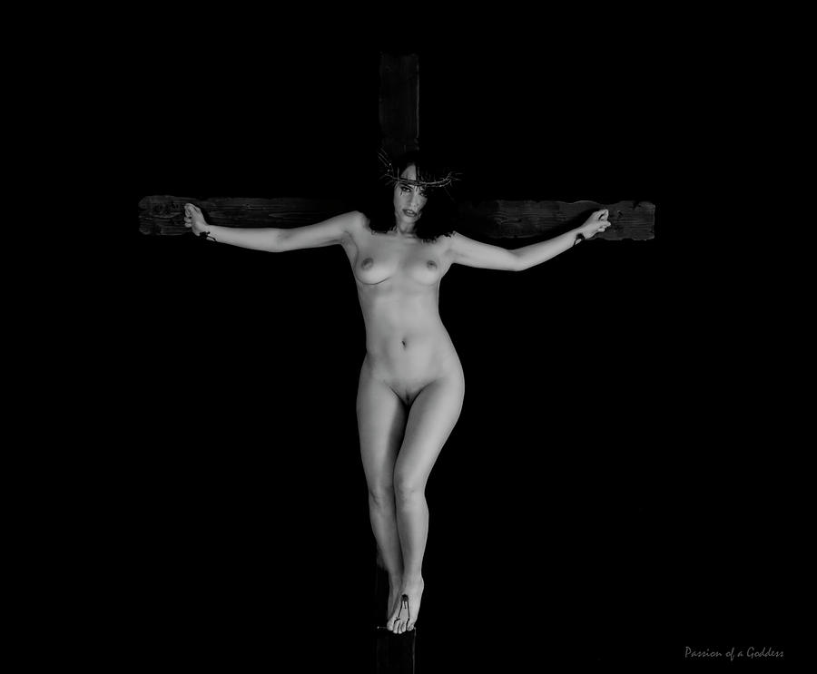 Christ Digital Art - Crista en Blanco y Negro by Ramon Martinez