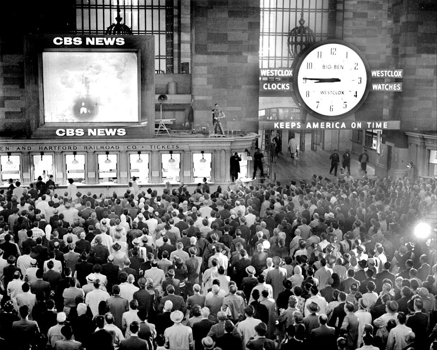 Crowd At Grand Central Station Watch Photograph by New York Daily News Archive